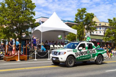 Victoria Canada - 22 Mayıs 17: Victoria 'nın en büyük geçit töreni ve Kanada ve ABD' den 100.000 'den fazla insan.