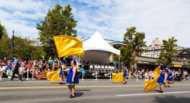 Victoria Canada - 22 Mayıs 17: Victoria 'nın en büyük geçit töreni ve Kanada ve ABD' den 100.000 'den fazla insan.