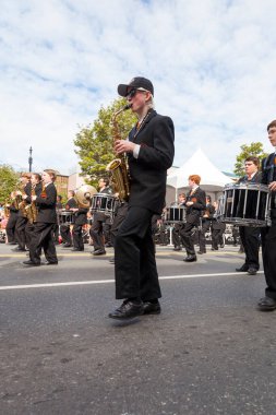 Victoria Canada - 22 Mayıs 17: Victoria 'nın en büyük geçit töreni ve Kanada ve ABD' den 100.000 'den fazla insan.