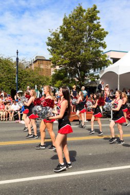 Victoria Canada - 22 Mayıs 17: Victoria 'nın en büyük geçit töreni ve Kanada ve ABD' den 100.000 'den fazla insan.