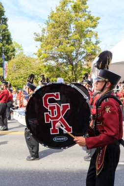 Victoria Canada - 22 Mayıs 17: Victoria 'nın en büyük geçit töreni ve Kanada ve ABD' den 100.000 'den fazla insan.