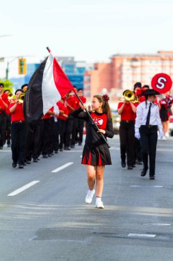 Victoria Canada - 22 Mayıs 17: Victoria 'nın en büyük geçit töreni ve Kanada ve ABD' den 100.000 'den fazla insan.