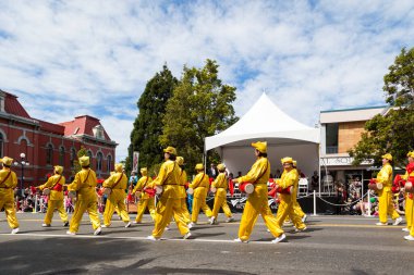 Victoria Canada - 22 Mayıs 17: Victoria 'nın en büyük geçit töreni ve Kanada ve ABD' den 100.000 'den fazla insan.