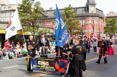 Victoria Canada - 22 Mayıs 17: Victoria 'nın en büyük geçit töreni ve Kanada ve ABD' den 100.000 'den fazla insan.