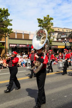 Victoria Canada - 22 Mayıs 17: Victoria 'nın en büyük geçit töreni ve Kanada ve ABD' den 100.000 'den fazla insan.