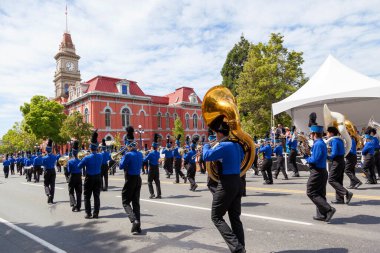 Victoria Canada - 22 Mayıs 17: Victoria 'nın en büyük geçit töreni ve Kanada ve ABD' den 100.000 'den fazla insan.