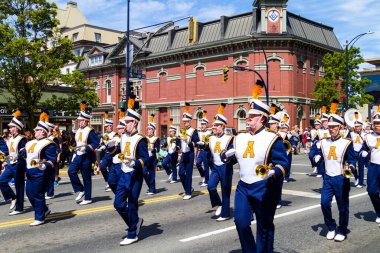 Victoria Canada - 22 Mayıs 17: Victoria 'nın en büyük geçit töreni ve Kanada ve ABD' den 100.000 'den fazla insan.