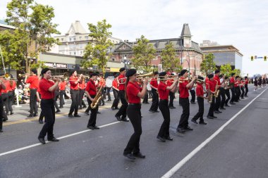 Victoria Canada - 22 Mayıs 17: Victoria 'nın en büyük geçit töreni ve Kanada ve ABD' den 100.000 'den fazla insan.