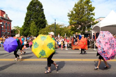 Victoria Canada - 22 Mayıs 17: Victoria 'nın en büyük geçit töreni ve Kanada ve ABD' den 100.000 'den fazla insan.