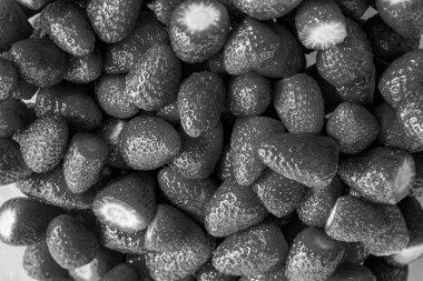 Beyaz arka planda taze olgun meyveler.