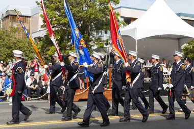 Victoria Canada - 22 Mayıs 17: Victoria 'nın en büyük geçit töreni ve Kanada ve ABD' den 100.000 'den fazla insan.