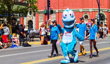 Victoria Canada - 22 Mayıs 17: Victoria 'nın en büyük geçit töreni ve Kanada ve ABD' den 100.000 'den fazla insan.
