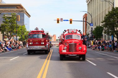 Victoria Canada - 22 Mayıs 17: Victoria 'nın en büyük geçit töreni ve Kanada ve ABD' den 100.000 'den fazla insan.
