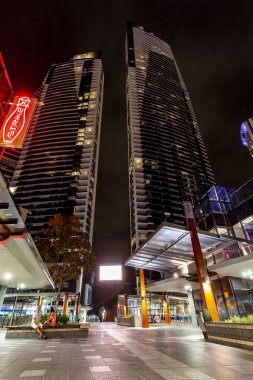 Sörfçüler Cenneti Avustralya 22 Şubat 2019: Gece sahilden Sörfçüler Cenneti manzarası.