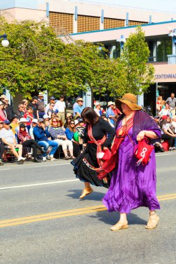 Victoria Canada - 22 Mayıs 17: Victoria 'nın en büyük geçit töreni ve Kanada ve ABD' den 100.000 'den fazla insan.