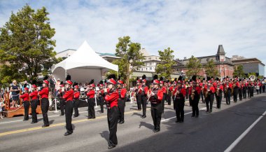 Victoria Canada - 22 Mayıs 17: Victoria 'nın en büyük geçit töreni ve Kanada ve ABD' den 100.000 'den fazla insan.