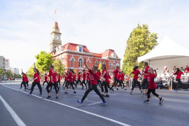 Victoria Canada - 22 Mayıs 17: Victoria 'nın en büyük geçit töreni ve Kanada ve ABD' den 100.000 'den fazla insan.