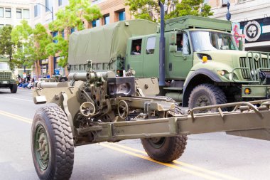 Victoria Canada - 22 Mayıs 17: Victoria 'nın en büyük geçit töreni ve Kanada ve ABD' den 100.000 'den fazla insan.