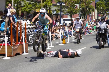 Victoria Canada - 22 Mayıs 17: Victoria 'nın en büyük geçit töreni ve Kanada ve ABD' den 100.000 'den fazla insan.