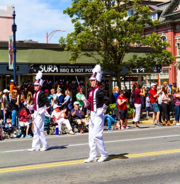 Victoria Canada - 22 Mayıs 17: Victoria 'nın en büyük geçit töreni ve Kanada ve ABD' den 100.000 'den fazla insan.