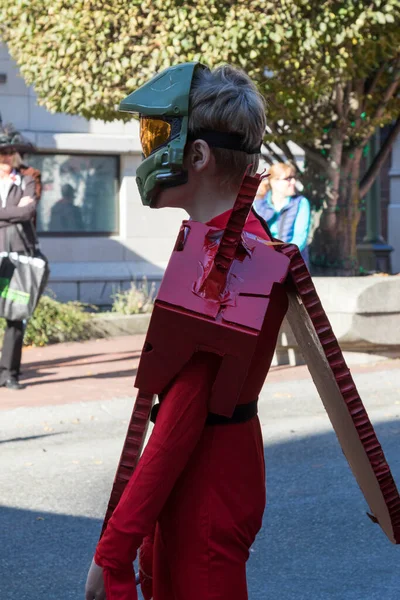 2017年10月29日 カナダ ブリティッシュコロンビア州ヴィクトリア ヴィクトリア ストリート フェスティバルでキャラクター衣装を着た未確認参加者 — ストック写真