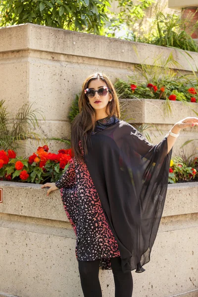 Calgary Kanada Augusztus 2014 Modell Bemutató Arab Divat Nyilvános Helyen — Stock Fotó