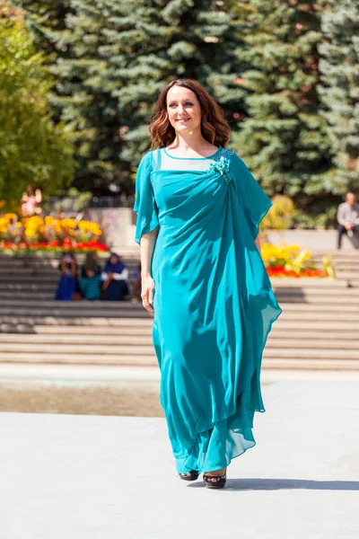 Calgary Kanada Augusztus 2014 Modell Bemutató Arab Divat Nyilvános Helyen — Stock Fotó