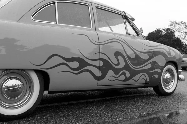 Foto Blanco Negro Coche Con Graffity —  Fotos de Stock