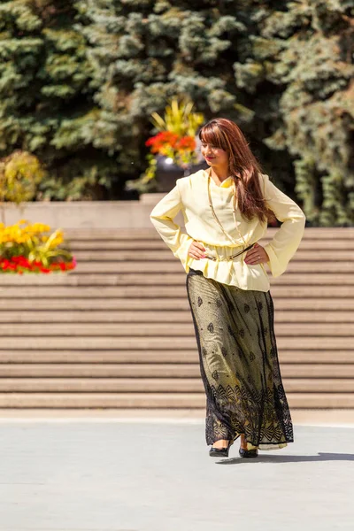 カルガリー カナダ 2014年8月10日 オリンピックプラザで公共の場所でアラブスタイルのファッションを示すモデル — ストック写真