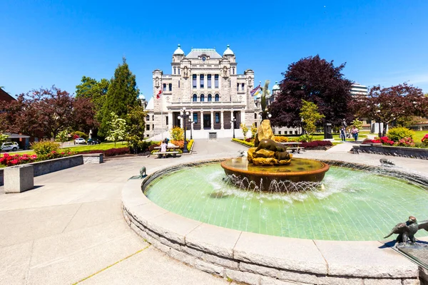 Fountain Parliment Building Victoria — Stock Photo, Image