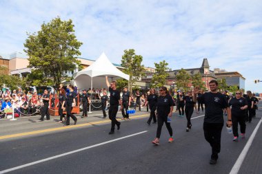 Victoria Canada - 22 Mayıs 17: Victoria 'nın en büyük geçit töreni ve Kanada ve ABD' den 100.000 'den fazla insan.