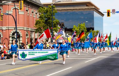 Victoria Canada - 22 Mayıs 17: Victoria 'nın en büyük geçit töreni ve Kanada ve ABD' den 100.000 'den fazla insan.