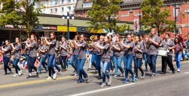 Victoria Canada - 22 Mayıs 17: Victoria 'nın en büyük geçit töreni ve Kanada ve ABD' den 100.000 'den fazla insan.