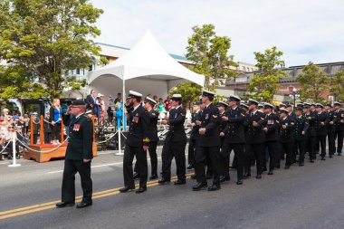 Victoria Canada - 22 Mayıs 17: Victoria 'nın en büyük geçit töreni ve Kanada ve ABD' den 100.000 'den fazla insan.