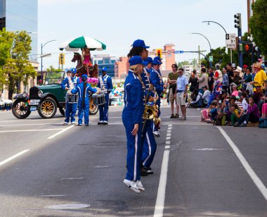 Victoria Canada - 22 Mayıs 17: Victoria 'nın en büyük geçit töreni ve Kanada ve ABD' den 100.000 'den fazla insan.