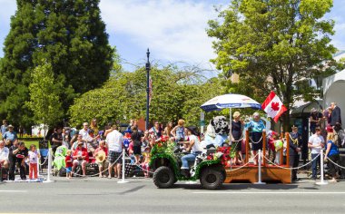 Victoria Canada - 22 Mayıs 17: Victoria 'nın en büyük geçit töreni ve Kanada ve ABD' den 100.000 'den fazla insan.
