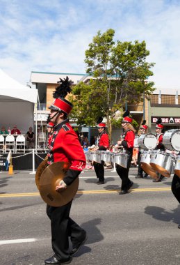 Victoria Canada - 22 Mayıs 17: Victoria 'nın en büyük geçit töreni ve Kanada ve ABD' den 100.000 'den fazla insan.