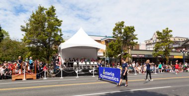 Victoria Canada - 22 Mayıs 17: Victoria 'nın en büyük geçit töreni ve Kanada ve ABD' den 100.000 'den fazla insan.