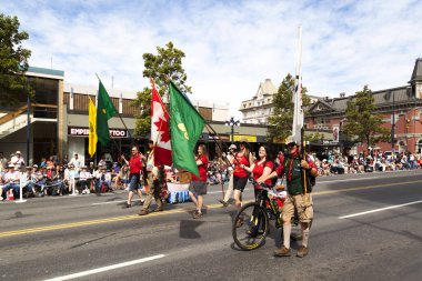 Victoria Canada - 22 Mayıs 17: Victoria 'nın en büyük geçit töreni ve Kanada ve ABD' den 100.000 'den fazla insan.