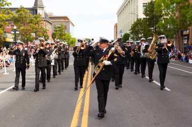 Victoria Canada - 22 Mayıs 17: Victoria 'nın en büyük geçit töreni ve Kanada ve ABD' den 100.000 'den fazla insan.