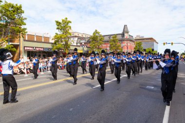 Victoria Canada - 22 Mayıs 17: Victoria 'nın en büyük geçit töreni ve Kanada ve ABD' den 100.000 'den fazla insan.