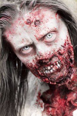 VICTORIA, CANADA - OCT 7 2017: Zombiler 2017 Zombi Yürüyüşü II sırasında Victoria 'yı ele geçirdi. Zombi kostümlü gençler katılıyor. Zombi Yürüyüşü Victoria 'da yıllık bir etkinliktir..