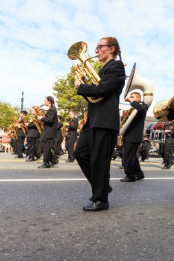 Victoria Canada - 22 Mayıs 17: Victoria 'nın en büyük geçit töreni ve Kanada ve ABD' den 100.000 'den fazla insan.
