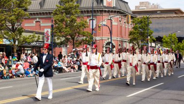 Victoria Canada - 22 Mayıs 17: Victoria 'nın en büyük geçit töreni ve Kanada ve ABD' den 100.000 'den fazla insan.