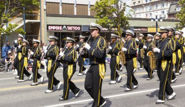 Victoria Canada - 22 Mayıs 17: Victoria 'nın en büyük geçit töreni ve Kanada ve ABD' den 100.000 'den fazla insan.