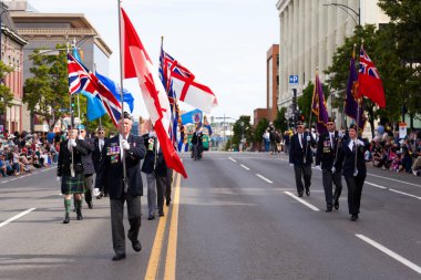Victoria Canada - 22 Mayıs 17: Victoria 'nın en büyük geçit töreni ve Kanada ve ABD' den 100.000 'den fazla insan.