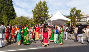 Victoria Canada - 22 Mayıs 17: Victoria 'nın en büyük geçit töreni ve Kanada ve ABD' den 100.000 'den fazla insan.