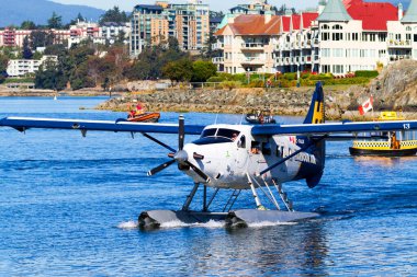 VICTORIA, BC, CanADA - 11 AUG 2016. İç limanda yüzen uçak trafiği. Bu ulaşım çok önemli ve Vitoria ile Vancouver arasında sıklıkla gerçekleşiyor.. 