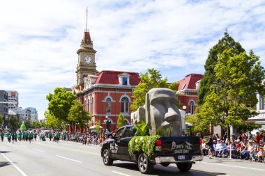 Victoria Canada - 22 Mayıs 17: Victoria 'nın en büyük geçit töreni ve Kanada ve ABD' den 100.000 'den fazla insan.