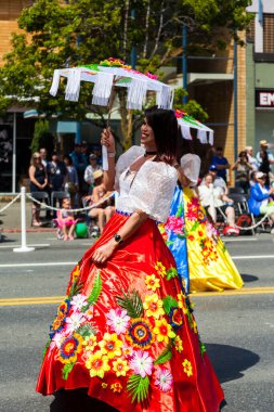 Victoria Canada - 22 Mayıs 17: Victoria 'nın en büyük geçit töreni ve Kanada ve ABD' den 100.000 'den fazla insan.